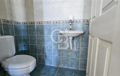 Kuşadası Karaova havuzlu sitede eşyasız kiralık triplex villa