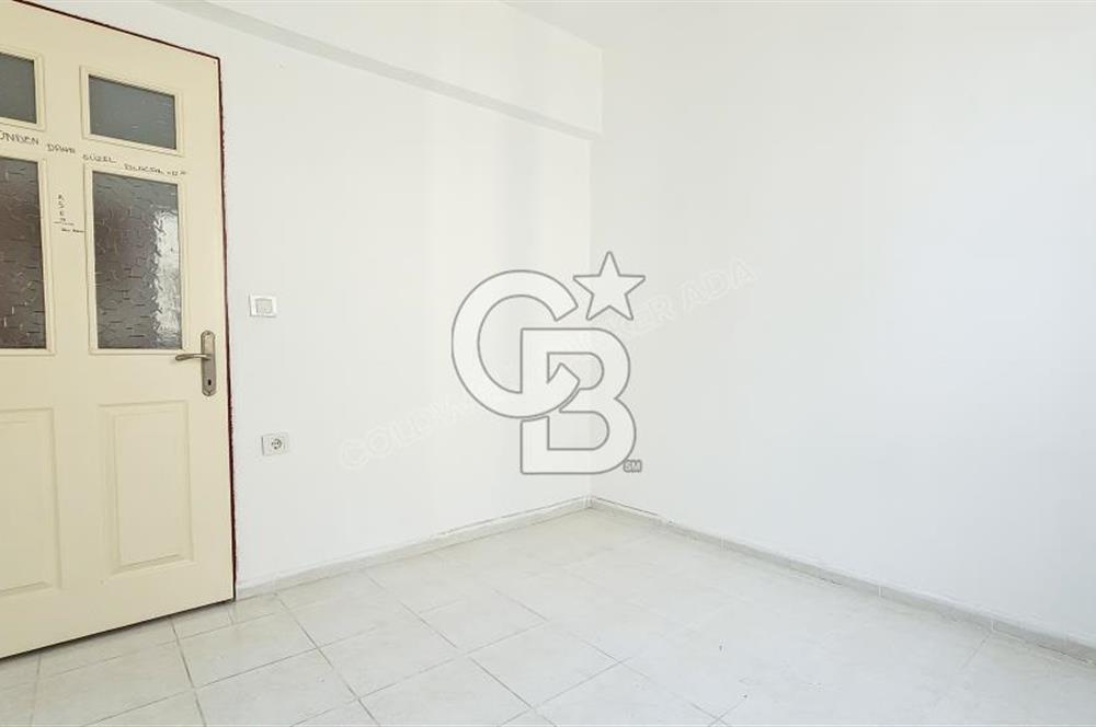Kuşadası Karaova havuzlu sitede eşyasız kiralık triplex villa