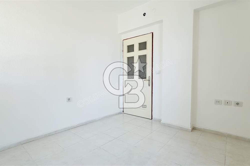 Kuşadası Karaova havuzlu sitede eşyasız kiralık triplex villa