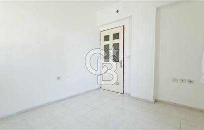 Kuşadası Karaova havuzlu sitede eşyasız kiralık triplex villa