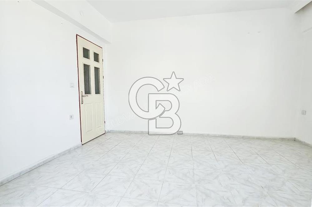 Kuşadası Karaova havuzlu sitede eşyasız kiralık triplex villa