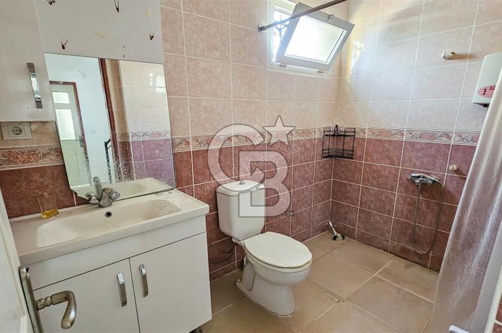 Kuşadası Karaova havuzlu sitede eşyasız kiralık triplex villa