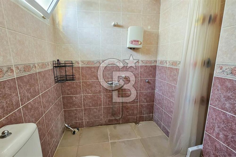 Kuşadası Karaova havuzlu sitede eşyasız kiralık triplex villa