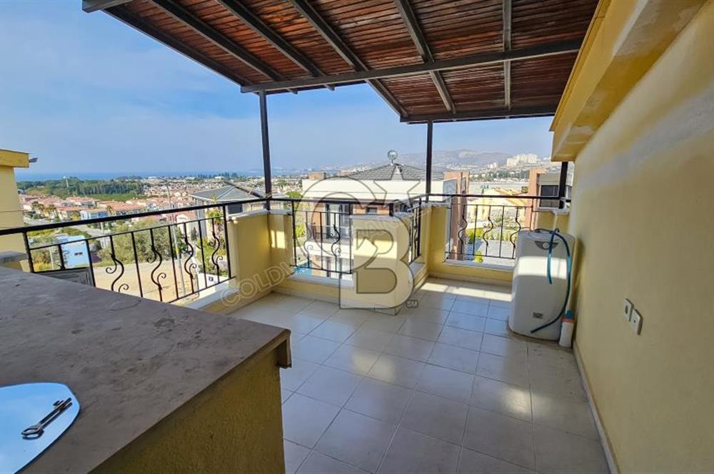 Kuşadası Karaova havuzlu sitede eşyasız kiralık triplex villa