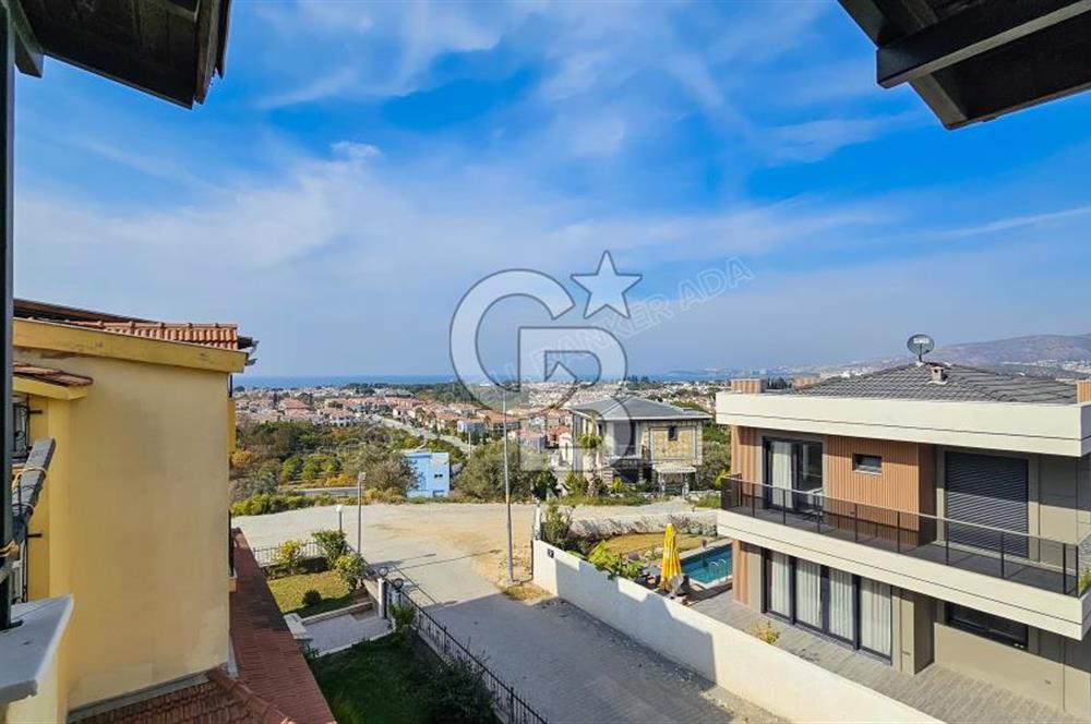 Kuşadası Karaova havuzlu sitede eşyasız kiralık triplex villa