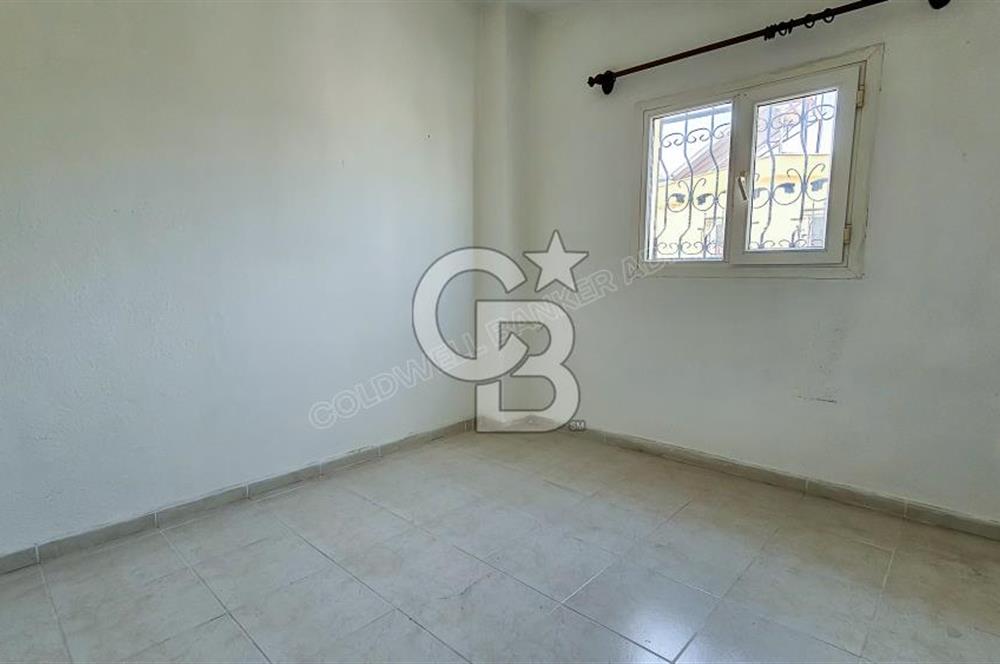 Kuşadası Karaova havuzlu sitede eşyasız kiralık triplex villa