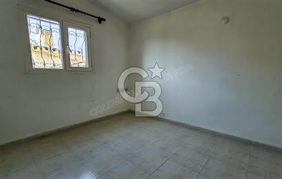 Kuşadası Karaova havuzlu sitede eşyasız kiralık triplex villa