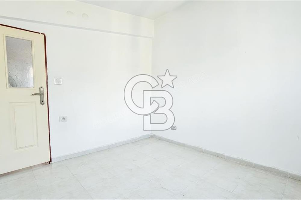 Kuşadası Karaova havuzlu sitede eşyasız kiralık triplex villa