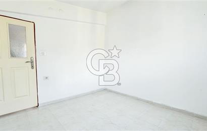 Kuşadası Karaova havuzlu sitede eşyasız kiralık triplex villa