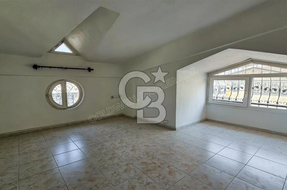 Kuşadası Karaova havuzlu sitede eşyasız kiralık triplex villa
