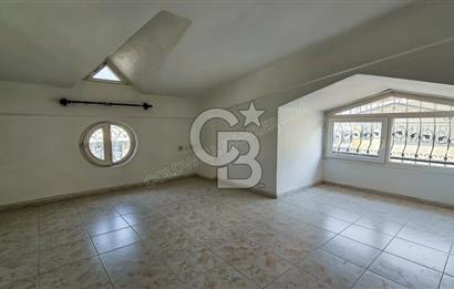Kuşadası Karaova havuzlu sitede eşyasız kiralık triplex villa