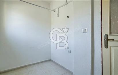Kuşadası Karaova havuzlu sitede eşyasız kiralık triplex villa