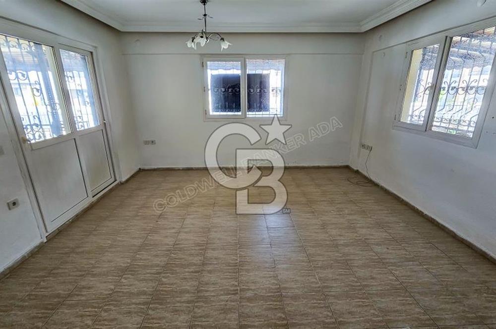 Kuşadası Karaova havuzlu sitede eşyasız kiralık triplex villa