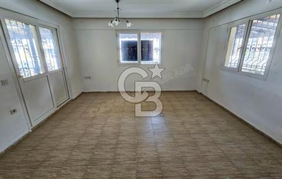 Kuşadası Karaova havuzlu sitede eşyasız kiralık triplex villa