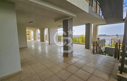 Kuşadası Karaova havuzlu sitede eşyasız kiralık triplex villa