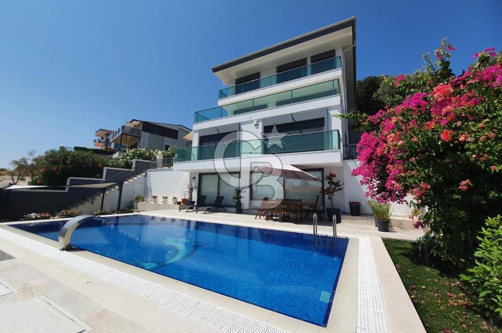 URLA İSKELE MAHALLESİNDE 5+2 VİLLA