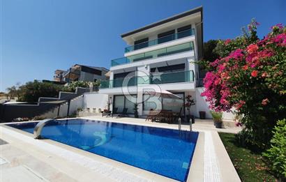 URLA İSKELE MAHALLESİNDE 5+2 VİLLA