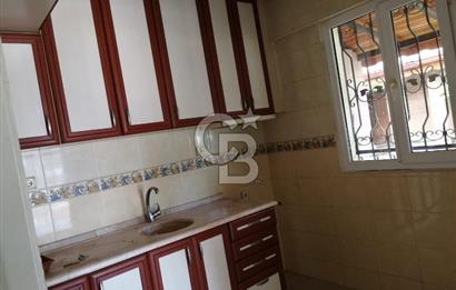 Kuşadası Karaova havuzlu sitede eşyasız kiralık triplex villa