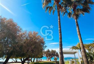 Çeşme Altın Evlerde Boyalık Plajında Denize Sıfır Kiralık 5+2 Ev