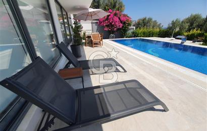 URLA İSKELE MAHALLESİNDE 5+2 VİLLA