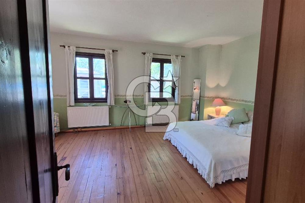 SAPANCA İPEKYOLU CADDESİ ÜZERİNDE 1.241M2 BAHÇELİ SATILIK VİLLA
