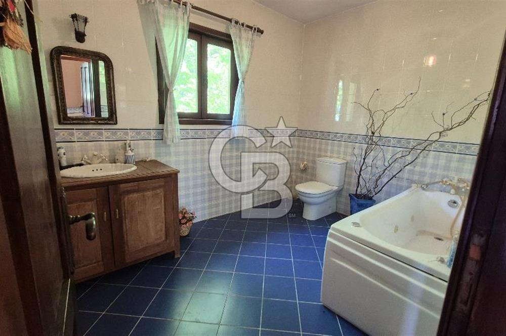 SAPANCA İPEKYOLU CADDESİ ÜZERİNDE 1.241M2 BAHÇELİ SATILIK VİLLA