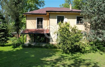 SAPANCA İPEKYOLU CADDESİ ÜZERİNDE 1.241M2 BAHÇELİ SATILIK VİLLA