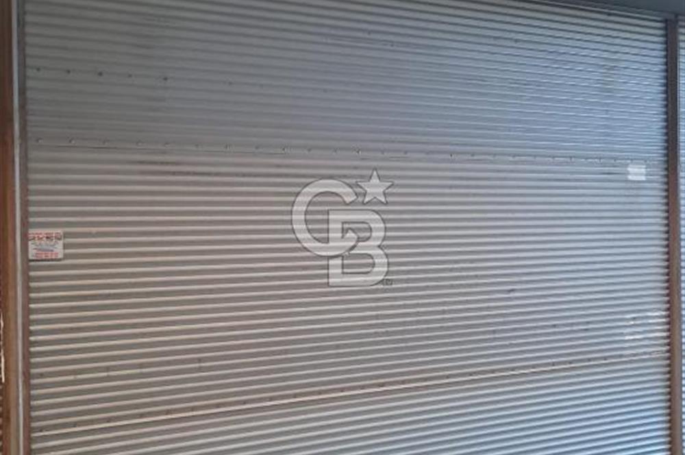 Urla Cuma pazarında satılık dükkan