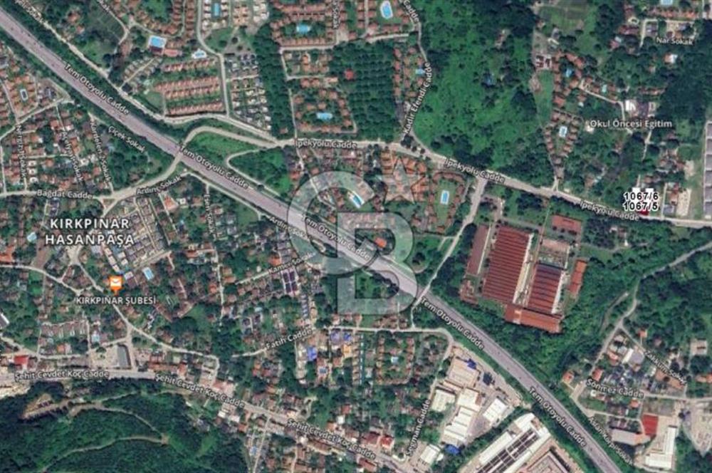 SAPANCA İPEKYOLU CADDESİ ÜZERİNDE 1.241M2 BAHÇELİ SATILIK VİLLA