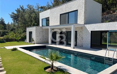 YALIÇİFTLİK' DE YILLIK KİRALIK MÜSTAKİL BAHÇE VE HAVUZLU VİLLA