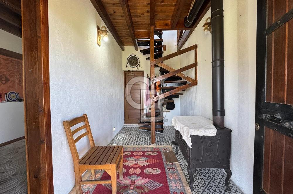 SELÇUK ŞİRİNCE’DE SATILIK DUBLEKS AHŞAP EVLİ MÜSTAKİL TARLA