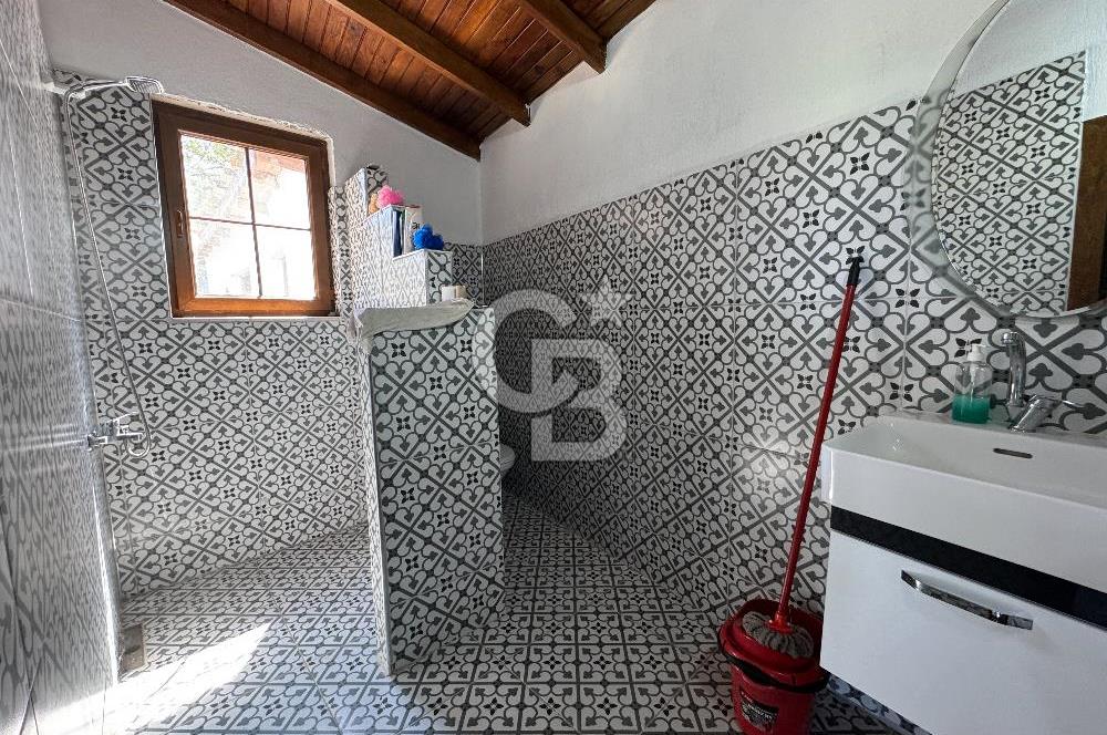 SELÇUK ŞİRİNCE’DE SATILIK DUBLEKS AHŞAP EVLİ MÜSTAKİL TARLA