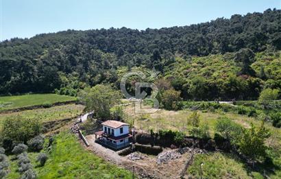 SELÇUK ŞİRİNCE’DE SATILIK DUBLEKS AHŞAP EVLİ MÜSTAKİL TARLA