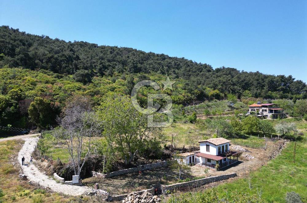 SELÇUK ŞİRİNCE’DE SATILIK DUBLEKS AHŞAP EVLİ MÜSTAKİL TARLA
