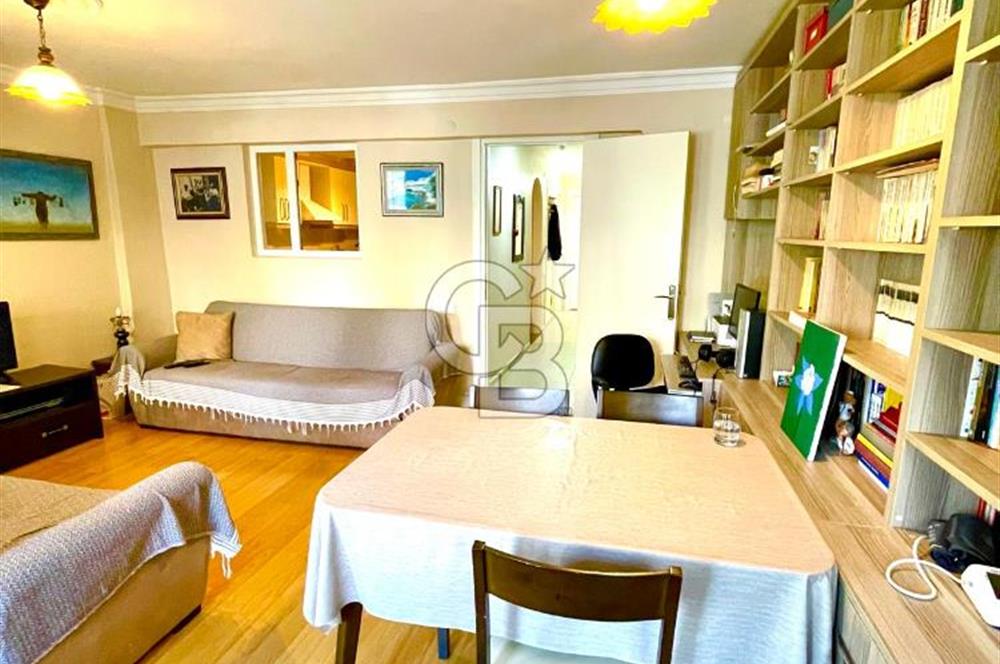ESKİ FOÇA MERKEZDE DENİZE YÜRÜME MESAFESİ BAKIMLI SATILIK DAİRE