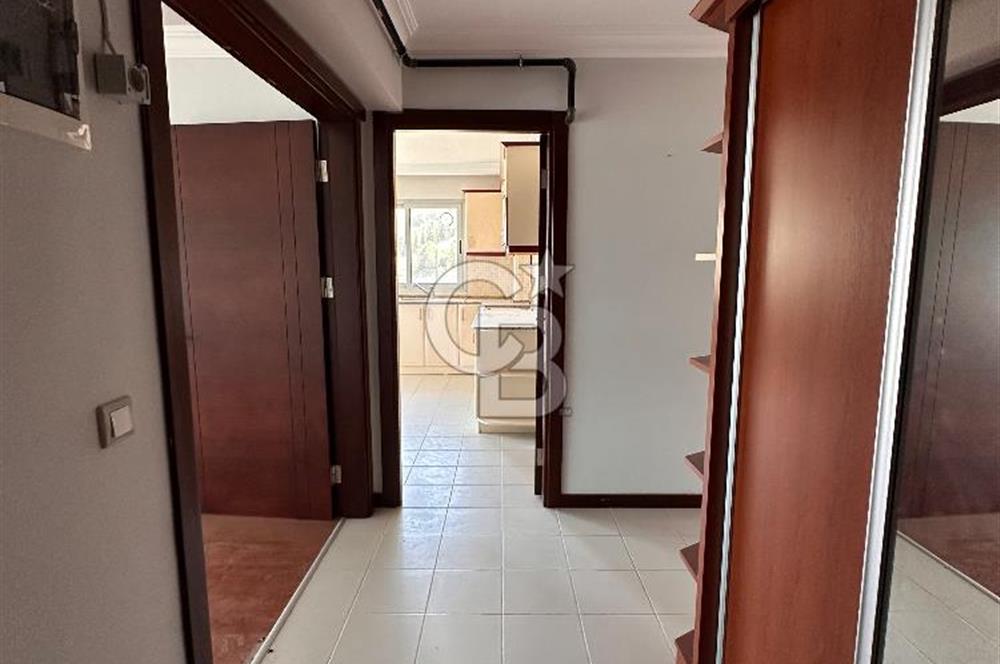 İzmir Narlıderede Site İçerisinde  Deniz - Körfez Manzaralı Satılık 3+1 Daire 