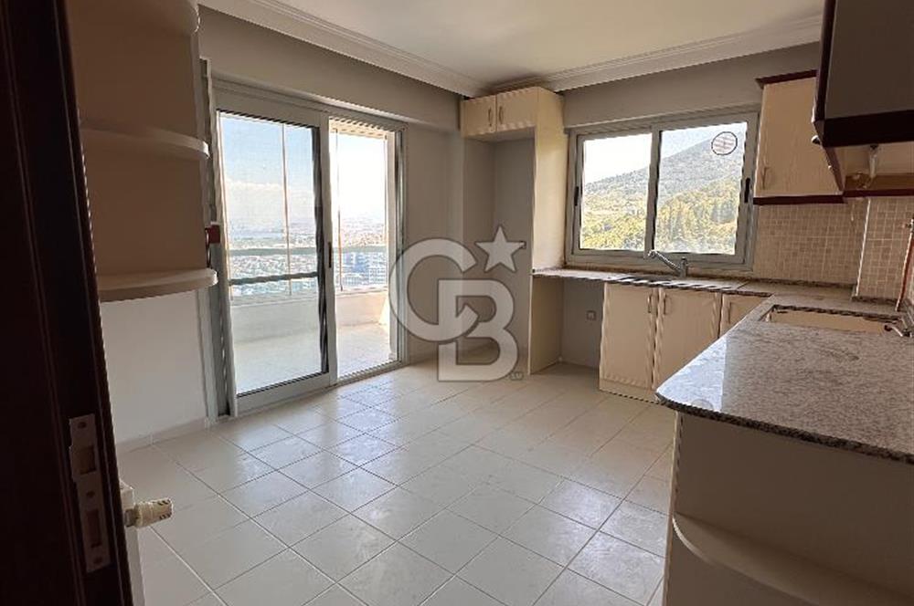 İzmir Narlıderede Site İçerisinde  Deniz - Körfez Manzaralı Satılık 3+1 Daire 