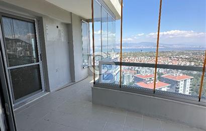İzmir Narlıderede Site İçerisinde  Deniz - Körfez Manzaralı Satılık 3+1 Daire 