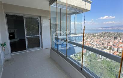 İzmir Narlıderede Site İçerisinde  Deniz - Körfez Manzaralı Satılık 3+1 Daire 