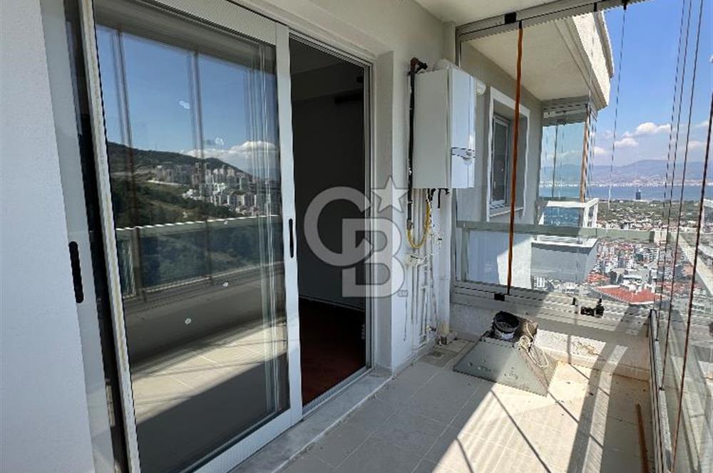 İzmir Narlıderede Site İçerisinde  Deniz - Körfez Manzaralı Satılık 3+1 Daire 