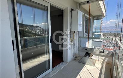 İzmir Narlıderede Site İçerisinde  Deniz - Körfez Manzaralı Satılık 3+1 Daire 