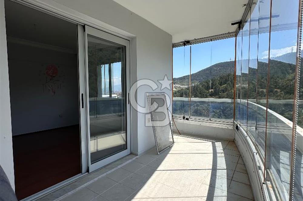 İzmir Narlıderede Site İçerisinde  Deniz - Körfez Manzaralı Satılık 3+1 Daire 