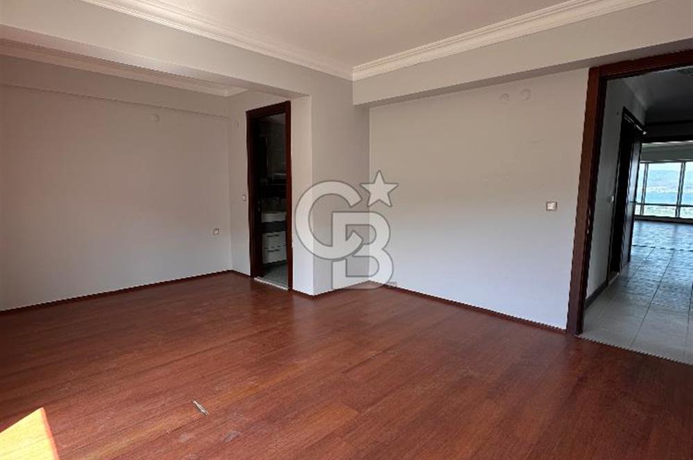 İzmir Narlıderede Site İçerisinde  Deniz - Körfez Manzaralı Satılık 3+1 Daire 