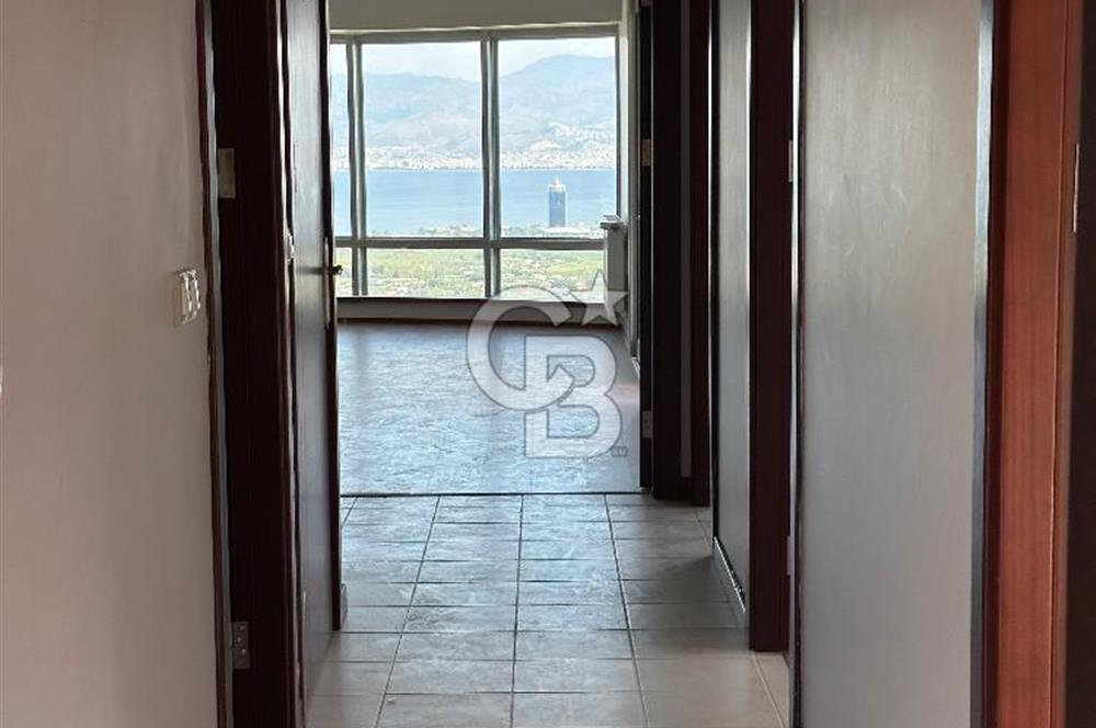 İzmir Narlıderede Site İçerisinde  Deniz - Körfez Manzaralı Satılık 3+1 Daire 