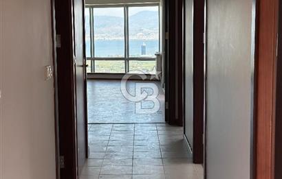 İzmir Narlıderede Site İçerisinde  Deniz - Körfez Manzaralı Satılık 3+1 Daire 