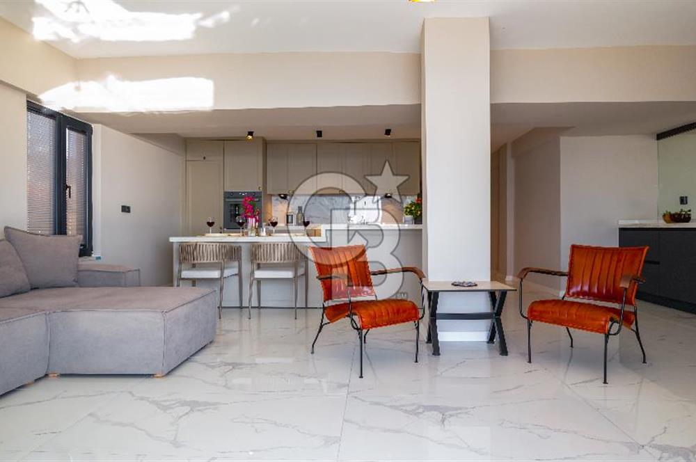 AKÇAY KORDON'DA PANORAMİK DENİZ MANZARALI  ÖZEL TASARIM GENİŞ 1+1 DAİRE