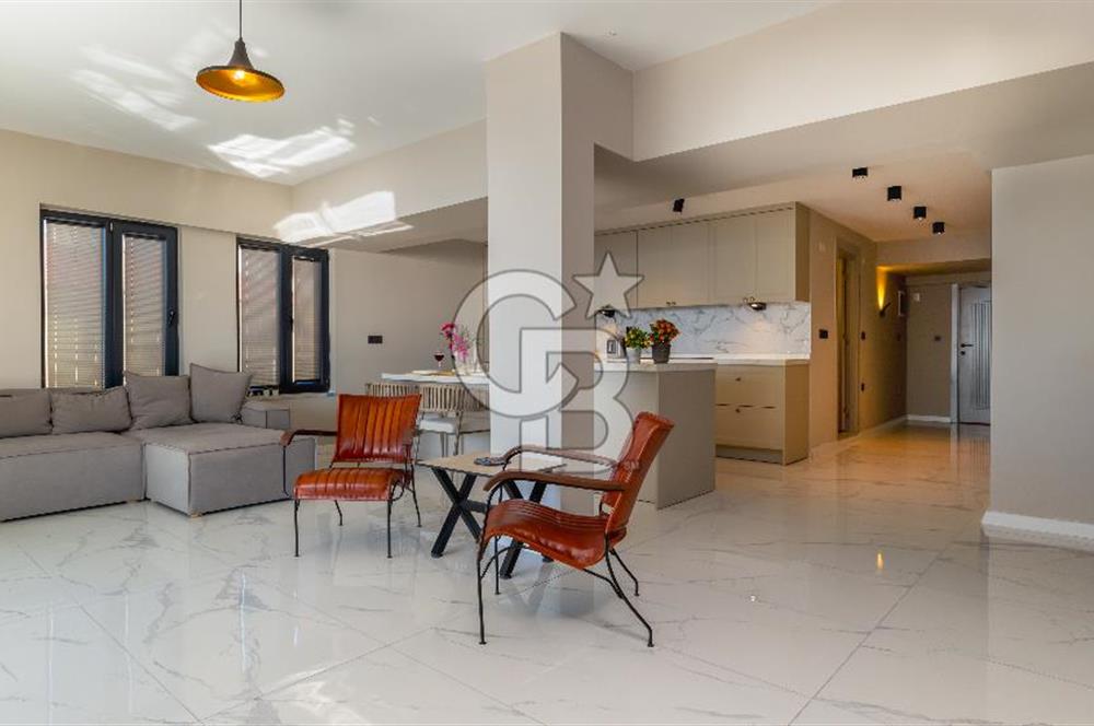 AKÇAY KORDON'DA PANORAMİK DENİZ MANZARALI  ÖZEL TASARIM GENİŞ 1+1 DAİRE