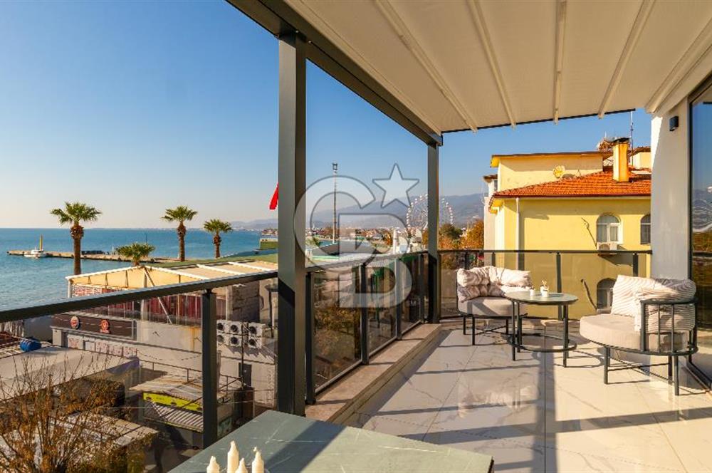 AKÇAY KORDON'DA PANORAMİK DENİZ MANZARALI  ÖZEL TASARIM GENİŞ 1+1 DAİRE
