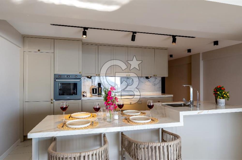 AKÇAY KORDON'DA PANORAMİK DENİZ MANZARALI  ÖZEL TASARIM GENİŞ 1+1 DAİRE