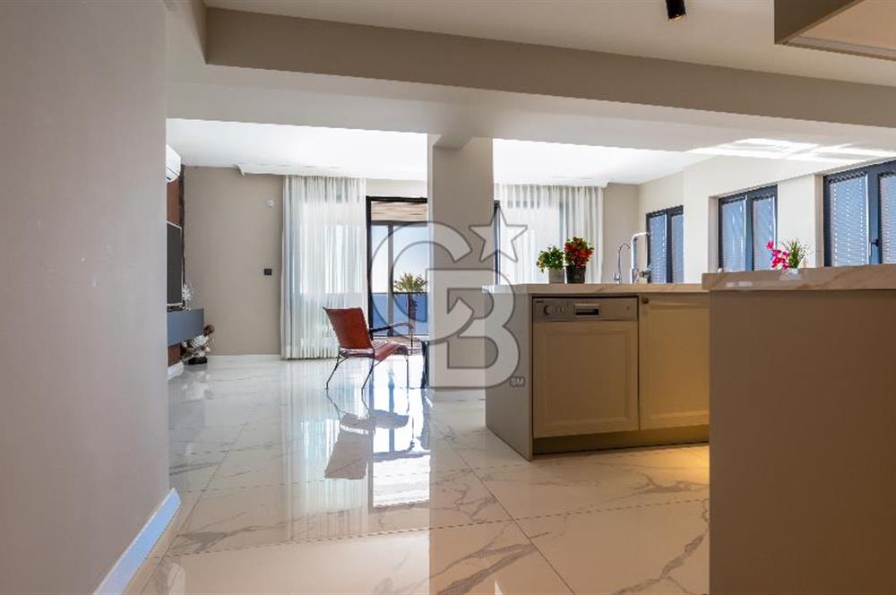 AKÇAY KORDON'DA PANORAMİK DENİZ MANZARALI  ÖZEL TASARIM GENİŞ 1+1 DAİRE